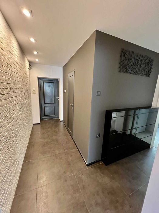 Дава се под наем Тристаен апартамент в Пловдив, Център - 95 кв.м за 425 € - Снимка #7