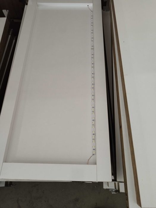 Стелажи за магазин