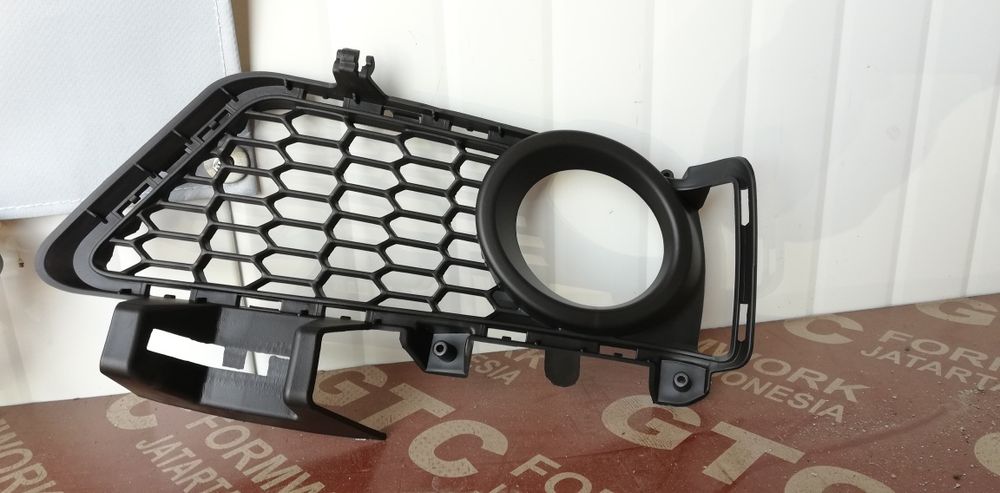 Комплект маски за халогени BMW 3 2012-