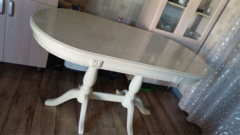 Продается стол