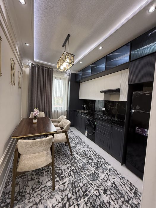 Bogishamol city Pavarot Vokzalda joylashgan 3 xona kvartira sotiladi