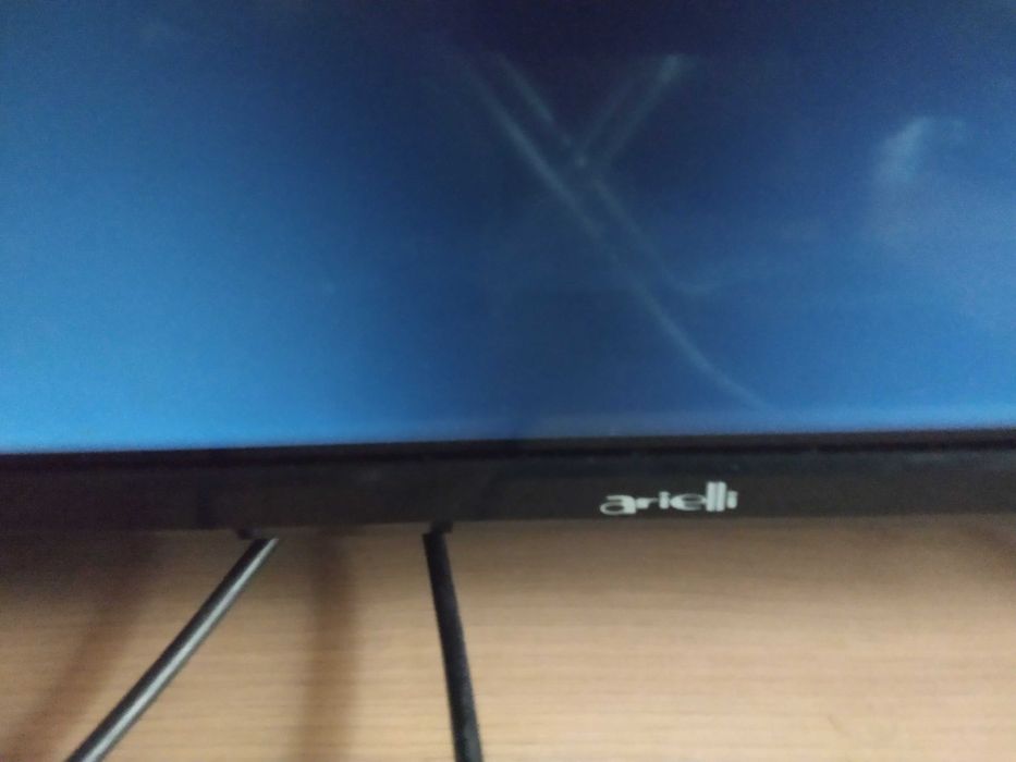Телевизорът  Arielli LED-32