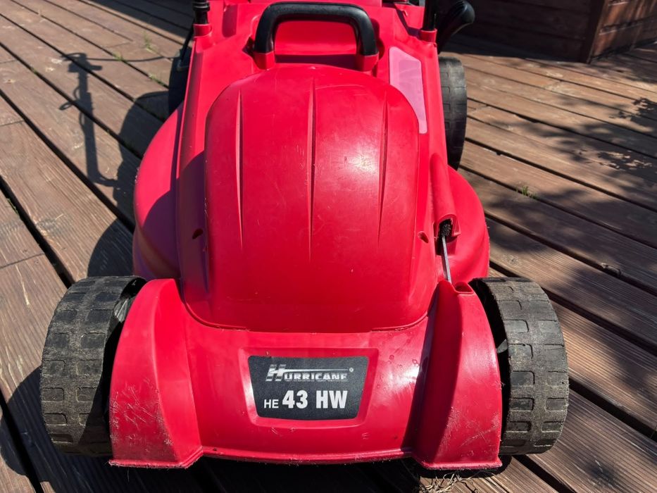 Mașina de tuns iarba electrica Hurricane HE 43 HW