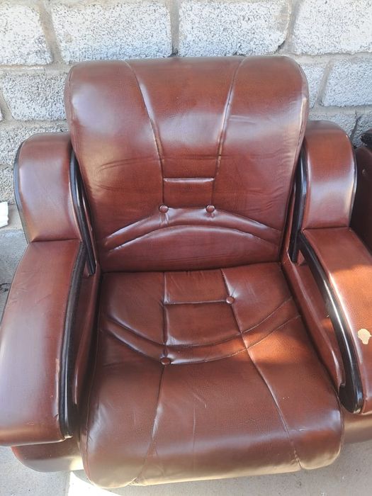 Kreslo divan sotiladi