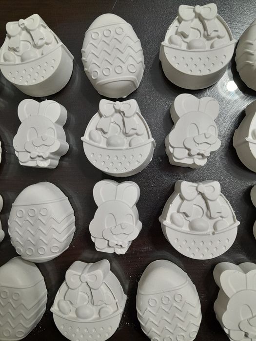 Великденски фигурки. Цена от 0.30 ст до 2.50 за брой.