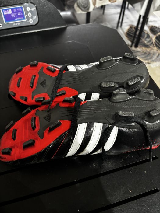 Бутонки  адидас