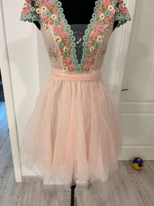 Rochița elegantă