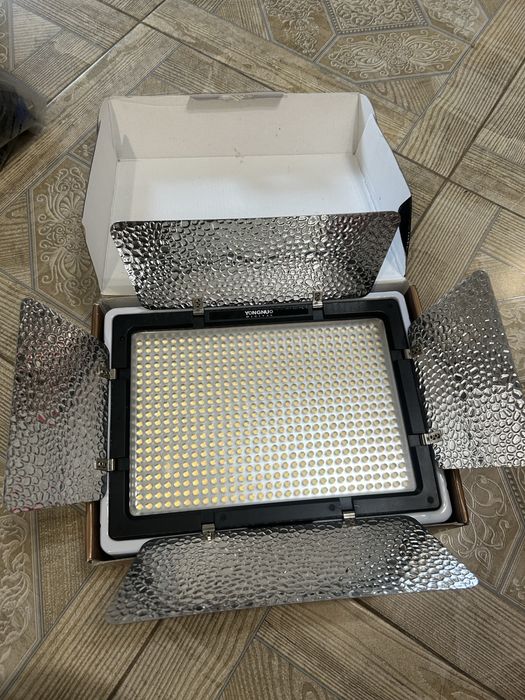 Постоянный свет YongNuo YN600L