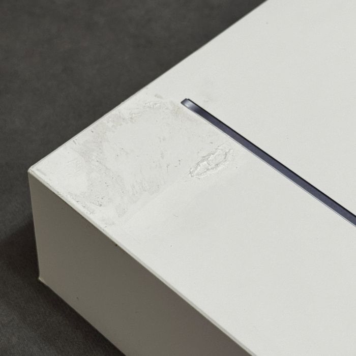 Продам macbook air 13 512гб 2025 m4