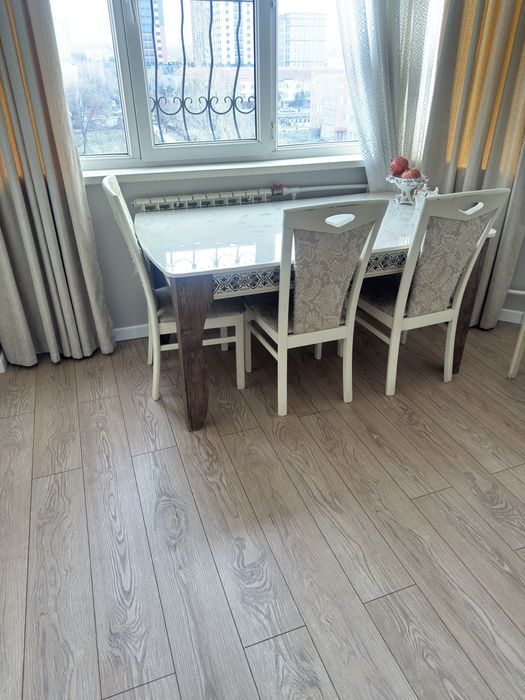 Стол со стульями