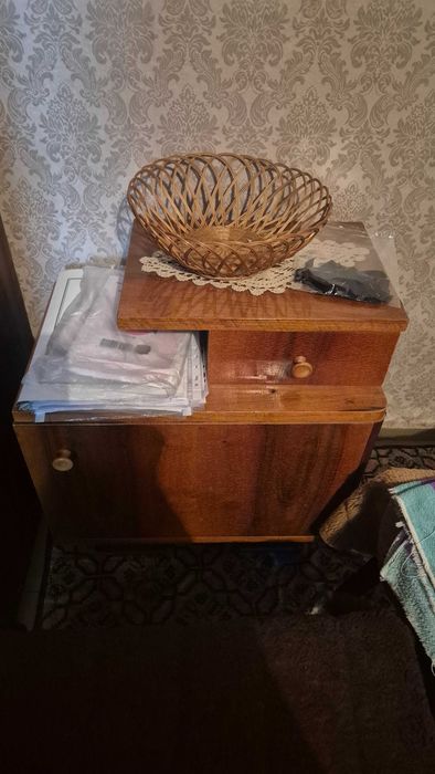 Две нощни шкафчета