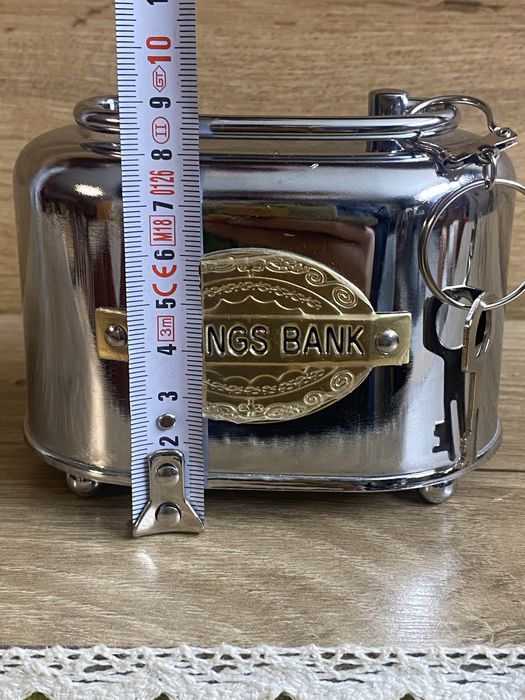 Метална касичка с ключ