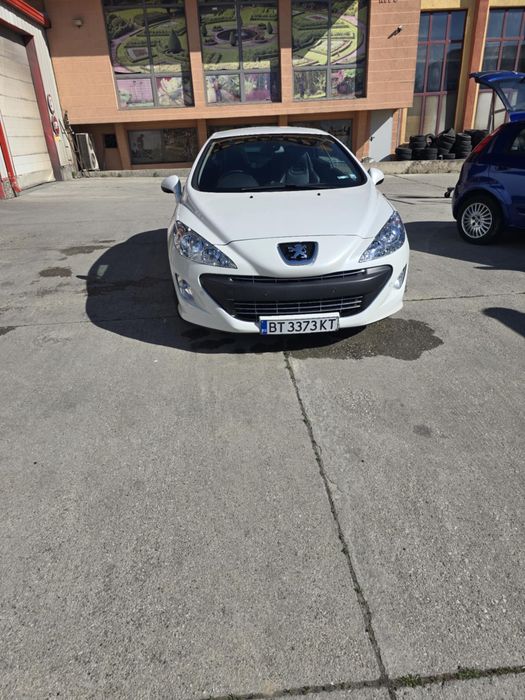 Продавам Peugot 308cc - кабрио, бял цвят, десен волан