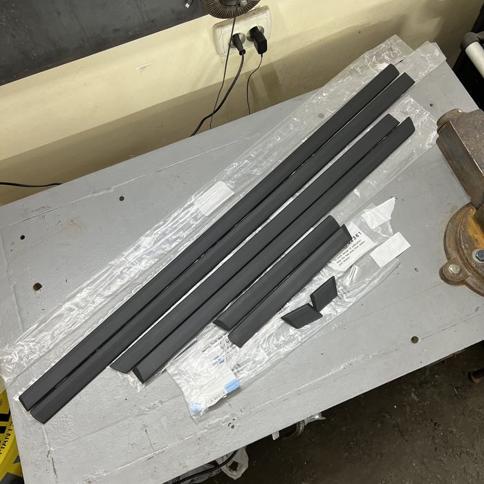 Новые ориг средние молдинги bmw e34 бмв е34