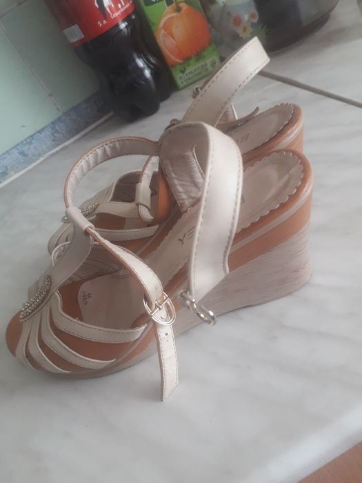 Босоножки женские