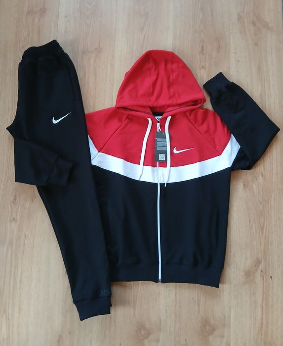Детски пролетни екипи Nike- до 16 години