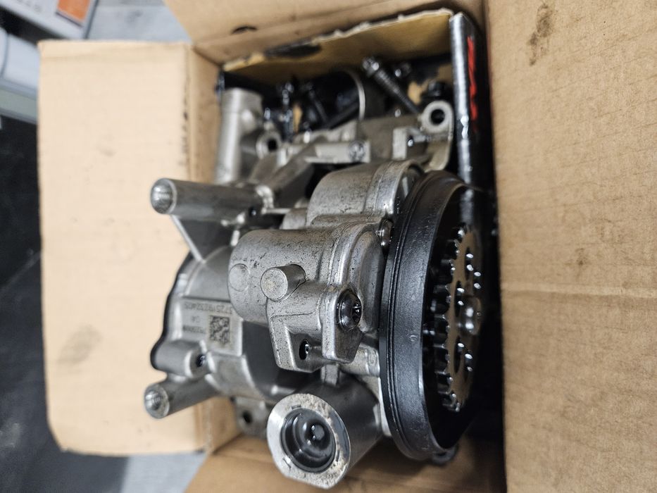 Маслена помпа бмв 330,530 N57