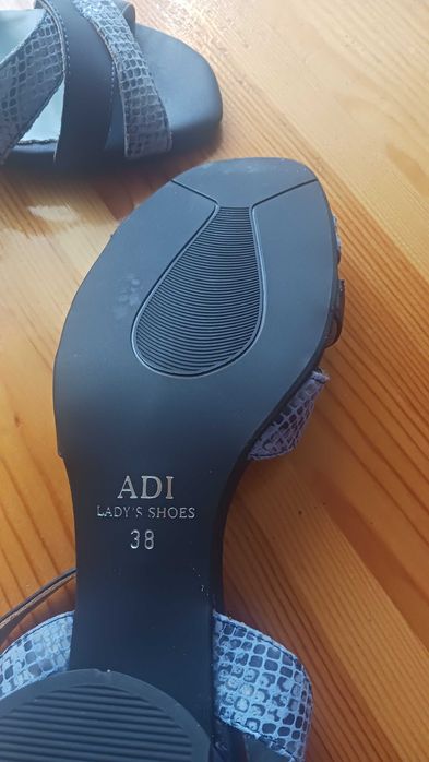 Елегантни дамски сандали