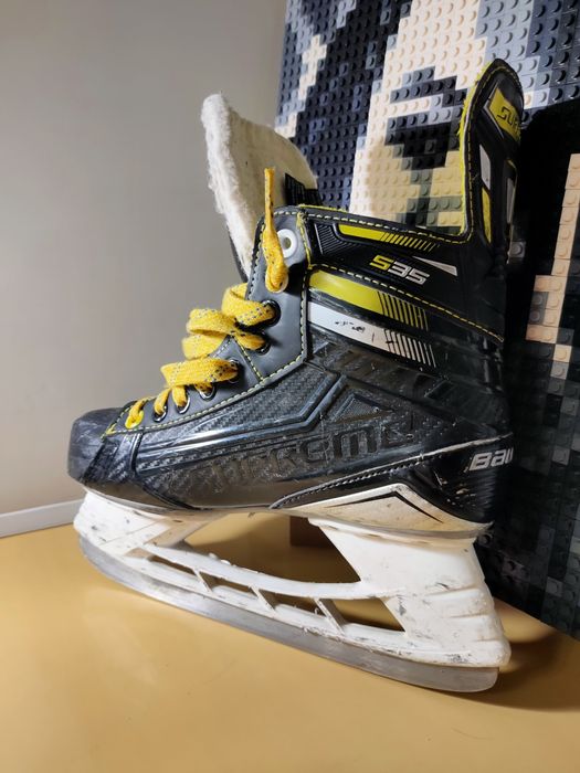 Продам коньки BAUER