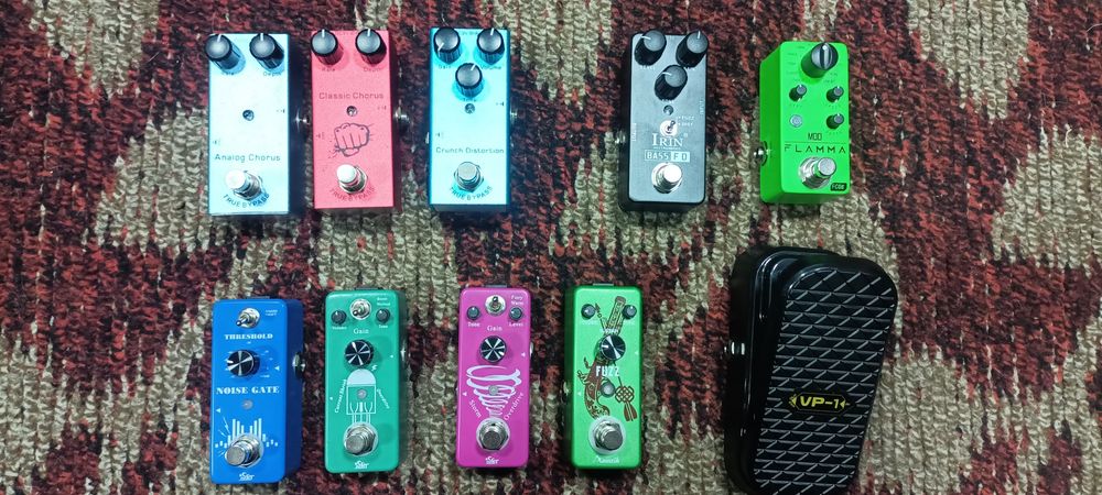 Электрогитара/бас гитара - педали эффектов