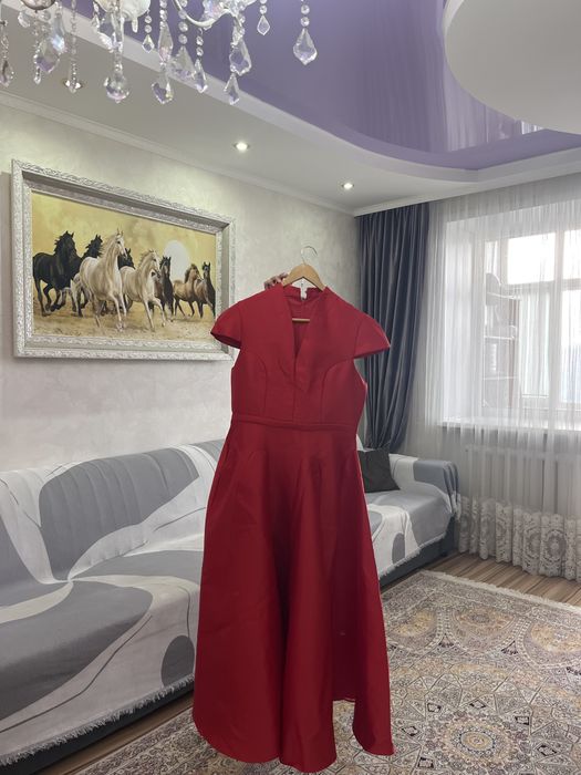 Новое брендовое платье