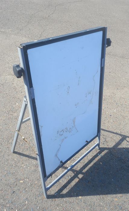 Мусорный бак б/у маркерная доска б/у