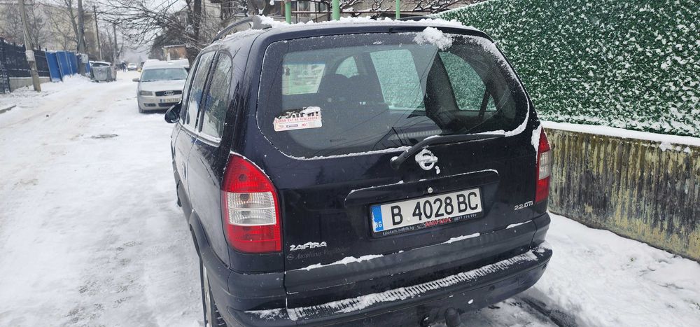 Продавам Опел Зафира