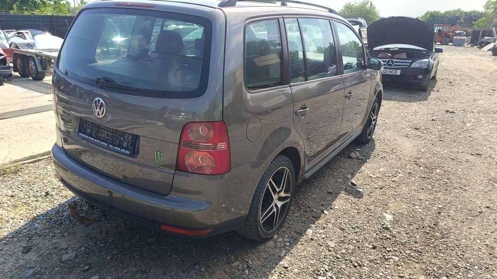 Piese motor cutie volanta navigație ușa haion far volan vw Touran 2008