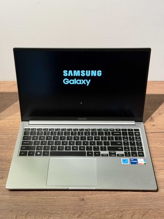 Samsung Galaxy Book 3 15.6" FHD Intel i7 16GB 512GB Win11 Silver