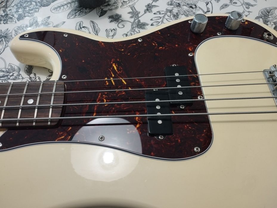 Продам Squier p bass