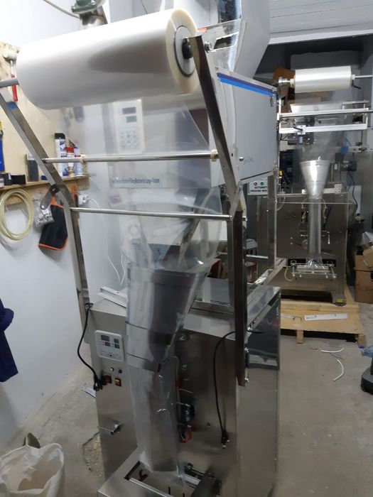 Mașina de ambalat zahar, semințe, cafea,  faină 0.2 grame - 1 kg