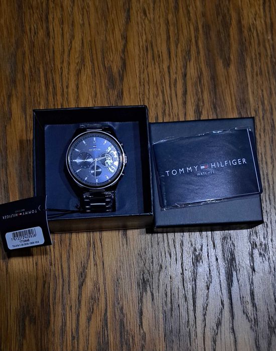 Часовник Tommy Hilfiger