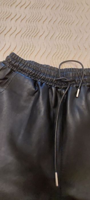 Продам женские кожаные брюки.