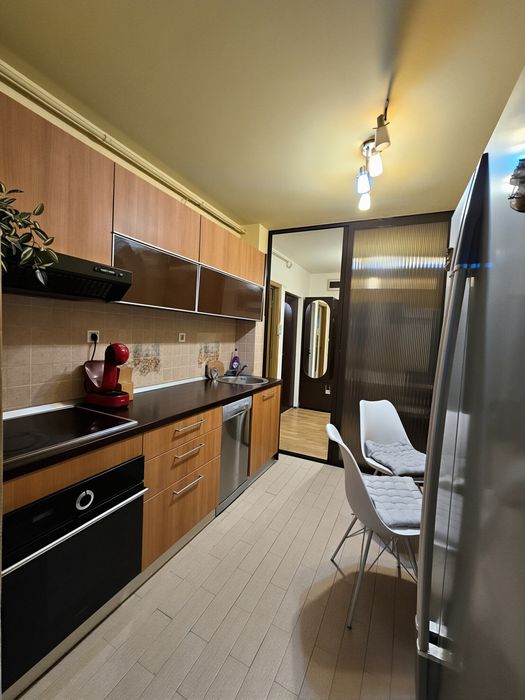 Inchiriez apartament in regim hotelier cu doua camere decomandate,B-dul Traian