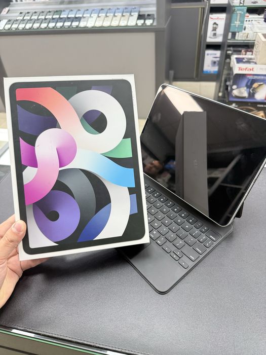iPad Air 11 (4th Generation) Wi Fi + Cellaur