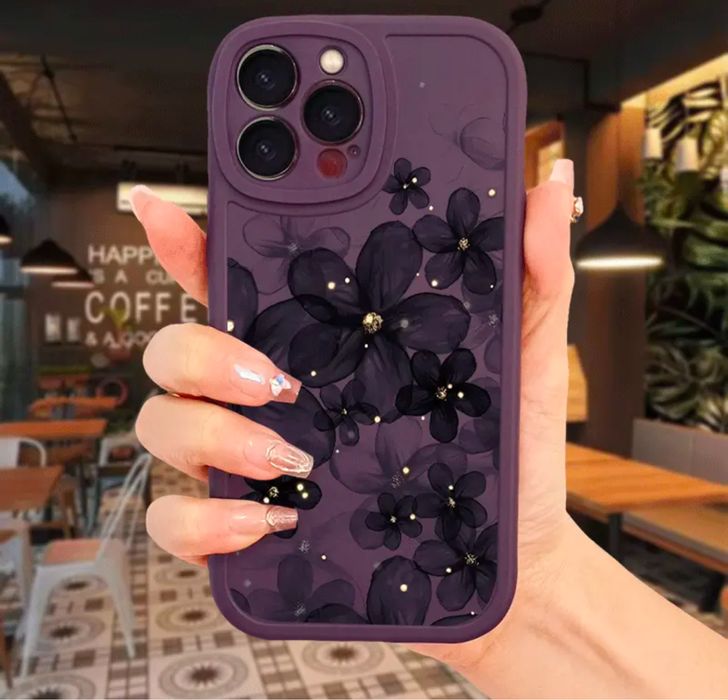 Чехлы для iPhone 13.