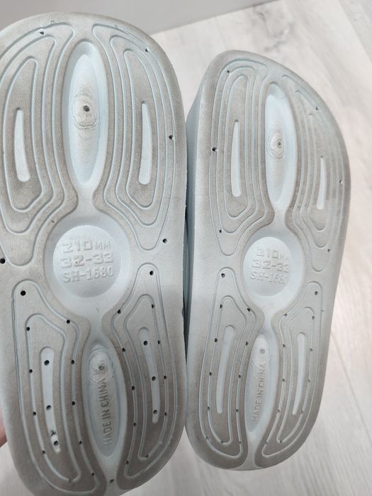 Отдам  детские шлепанцы