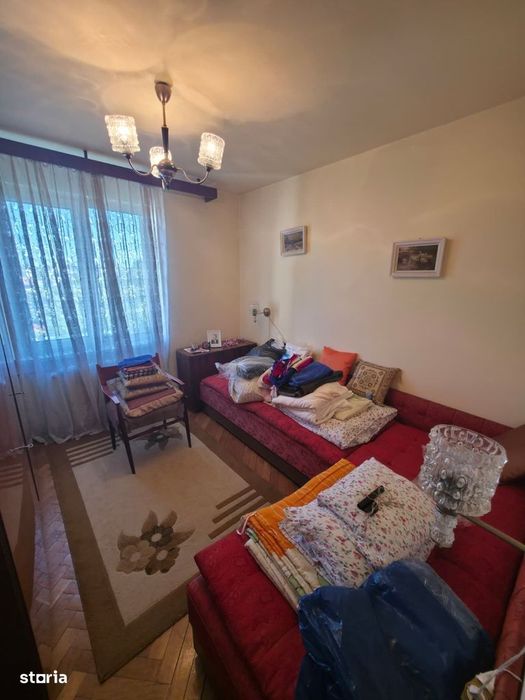 Apartament 3 camere semidecomandat – Piața Mărăști