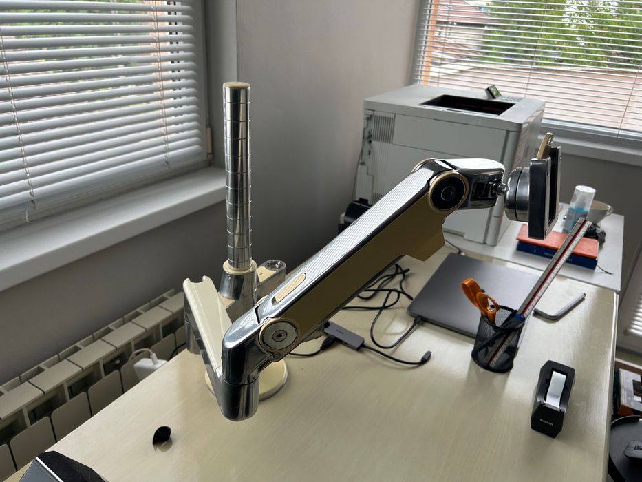 Стойка/Рамена за два монитора Humanscale M8