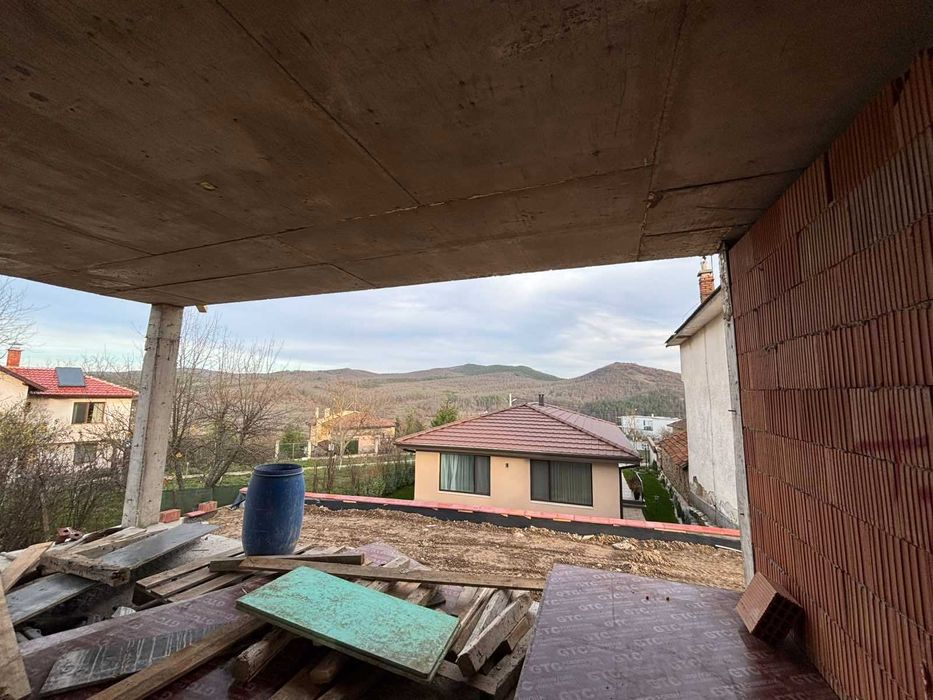 Продава къща с.Остра Могила