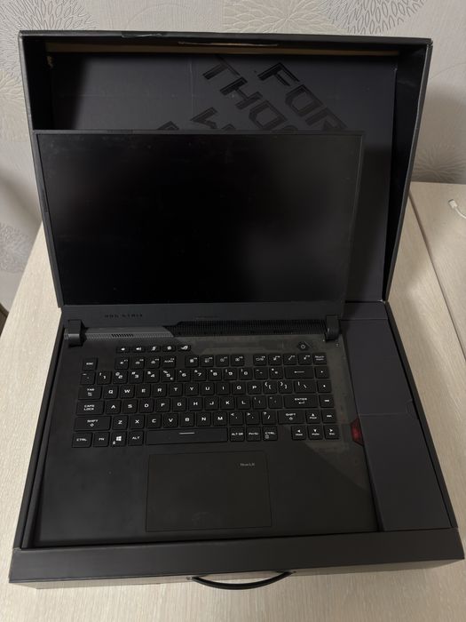 Laptop Gaming ASUS ROG Strix SCAR 15 RTX 3080 + Controller PS 5 CADOU