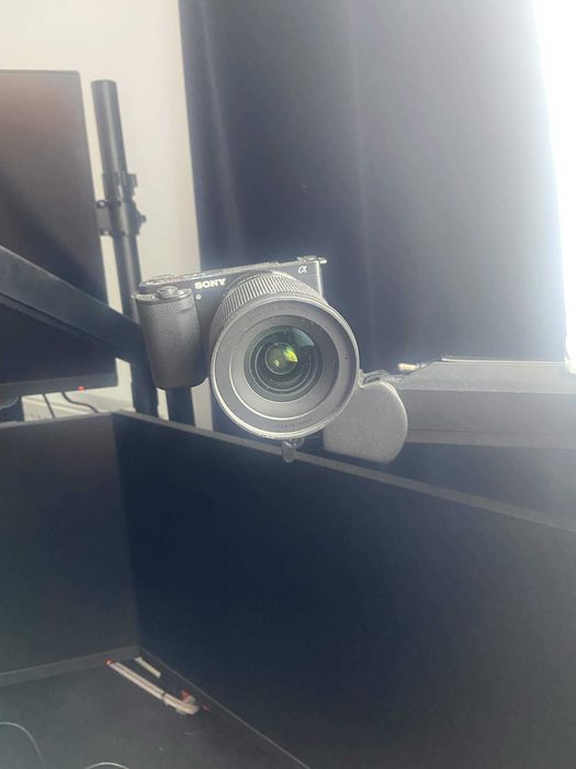 Sony ZV-E10 + Sigma 16mm f/1.4 Sony E – Kit foto-video, ca nou