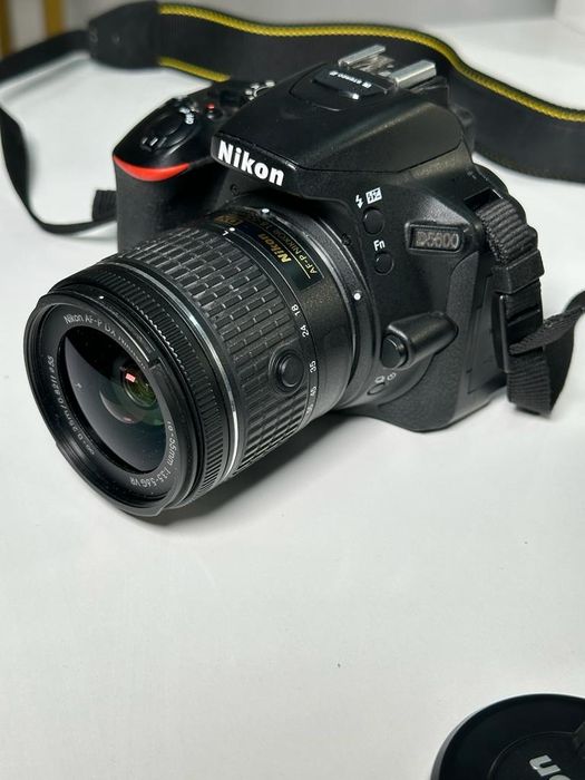 Продам зеркальный фотоаппарат Nikon d5600