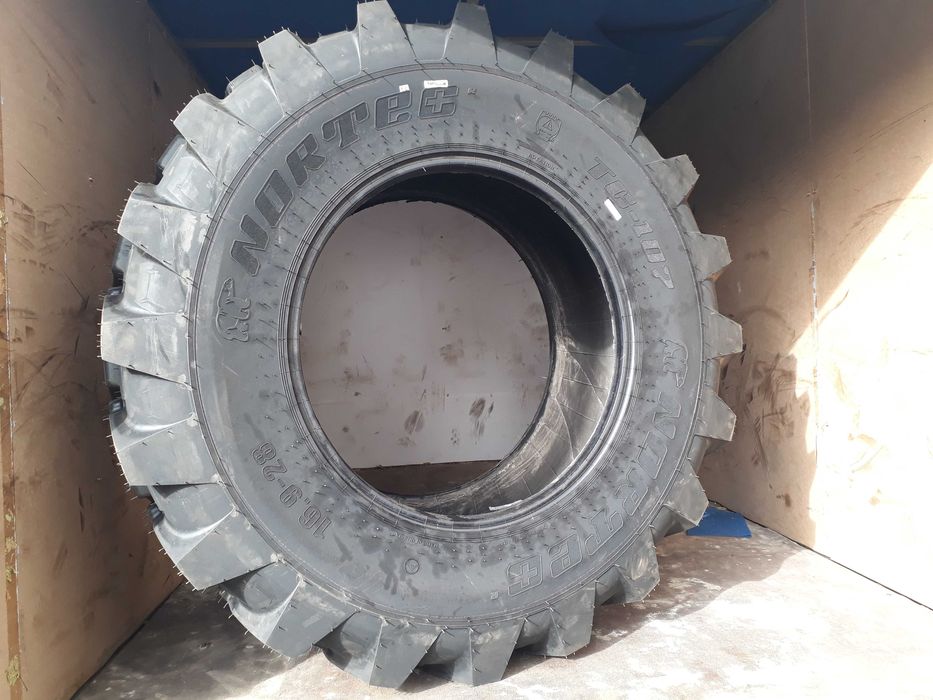 шины 18,4-26 на JCB, CAT экскаватор