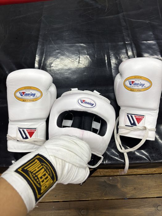 Шлем и перчатки winning