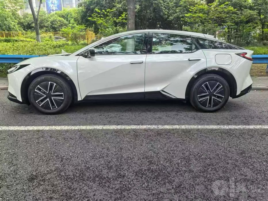TOYOTA BZ5 pro plus. 550km