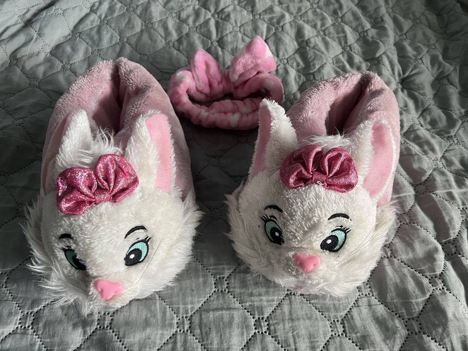 Само за 10 лв меки и красиви пантофи, с бонус панделка за коса