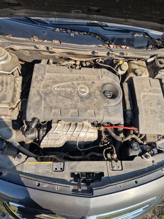 Vând motor complet.opel insignia 2.0cdti.Și alte piese disponibile