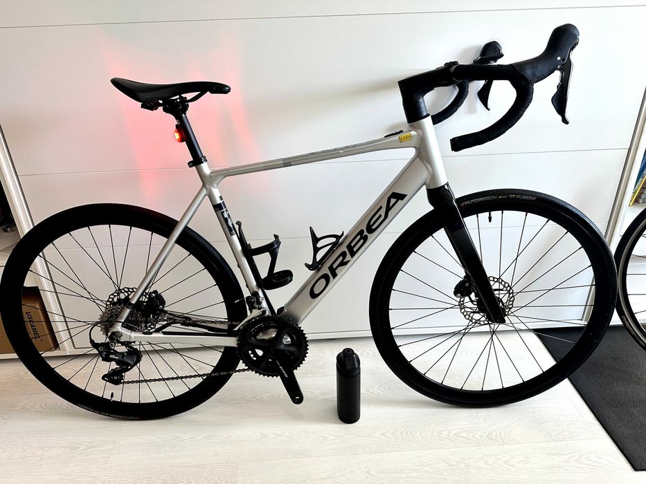 Cursiera electrica Orbea Gain D30 și un Orbea Range Extender