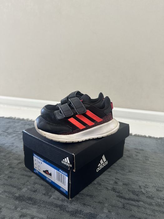 Adidas кросовки 25р.